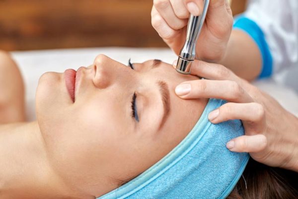 Microdermabrasion Benefits and Side Effects